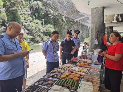 縣市監(jiān)局聯(lián)合縣公安局開展旅游景區(qū)安全檢查