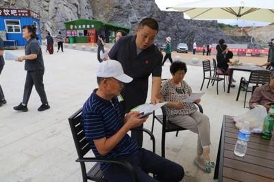 梨樹縣人民法院:普法到景區 服務游客送清涼