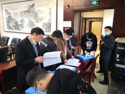 興山縣旅游安全委員會對朝天吼漂流景區(qū)開漂安全進行聯(lián)合檢查